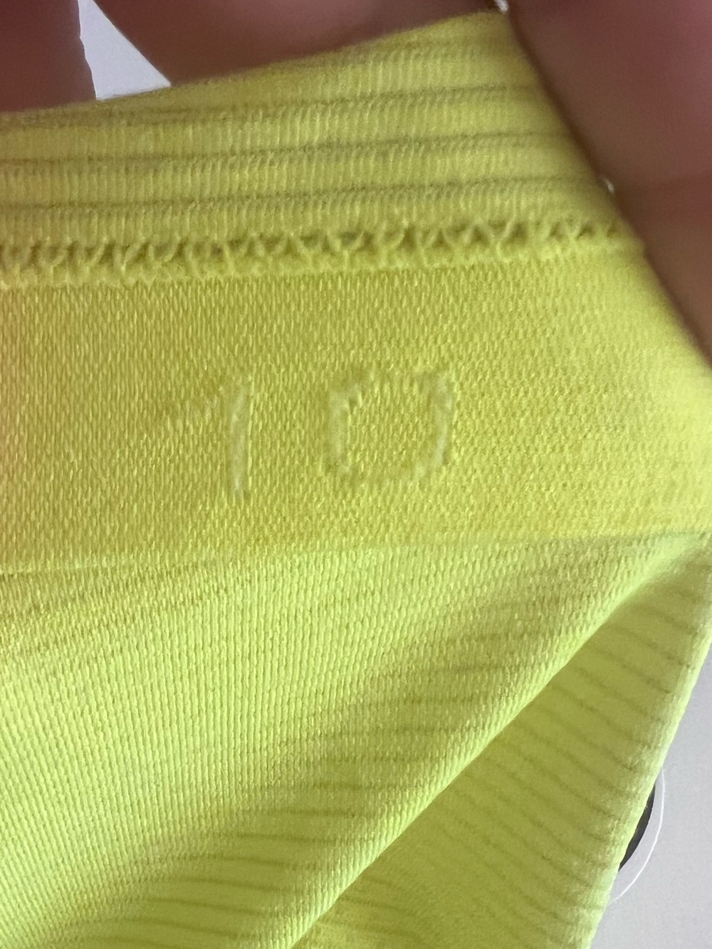 #681 Lululemon Swiftly Tech Racerback 2.0 Race Length Highlight Yellow Size 10 - Picture 5 of 5